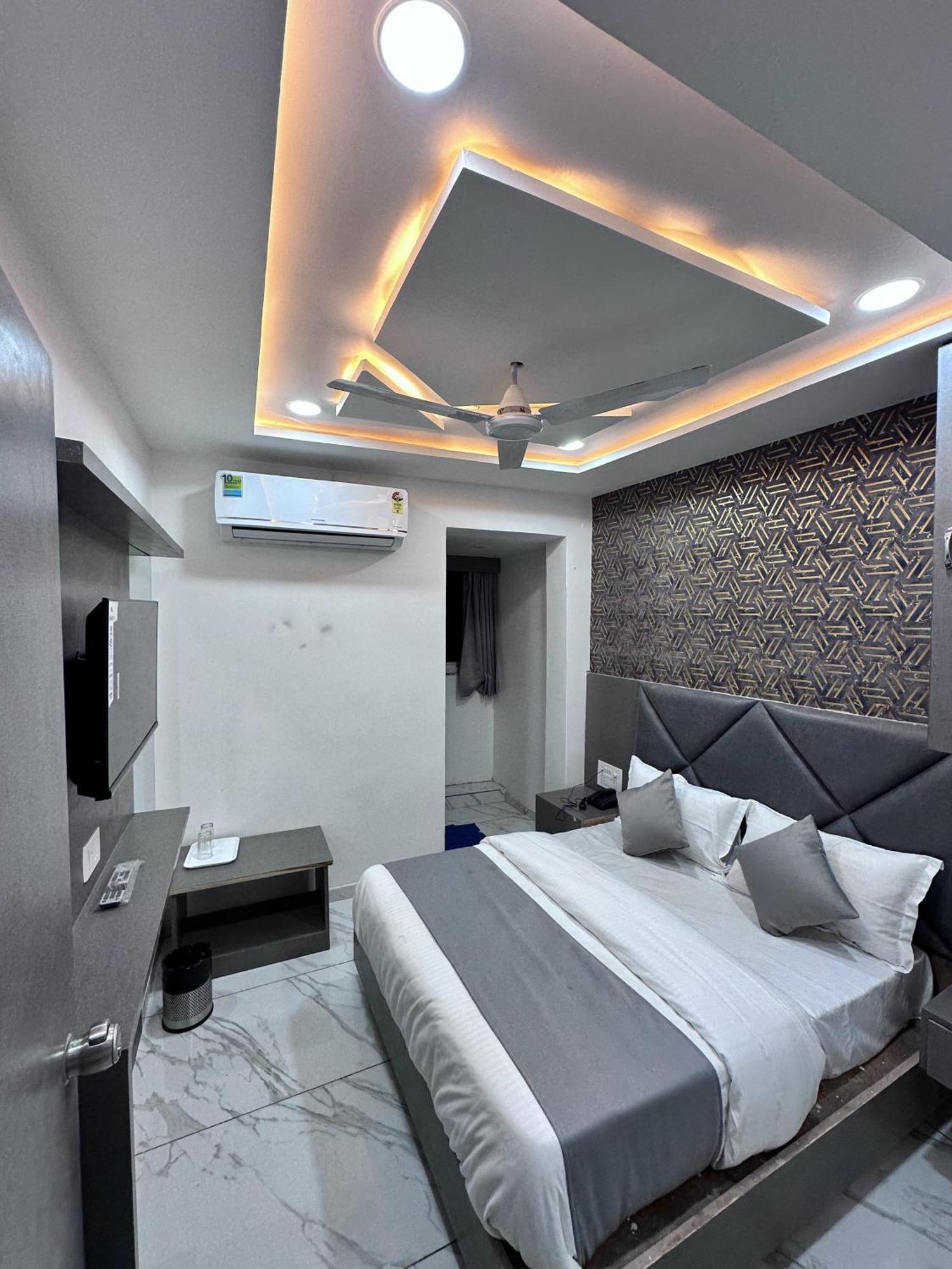 Hotel The Pacific Ahmedabad Airport Exterior foto