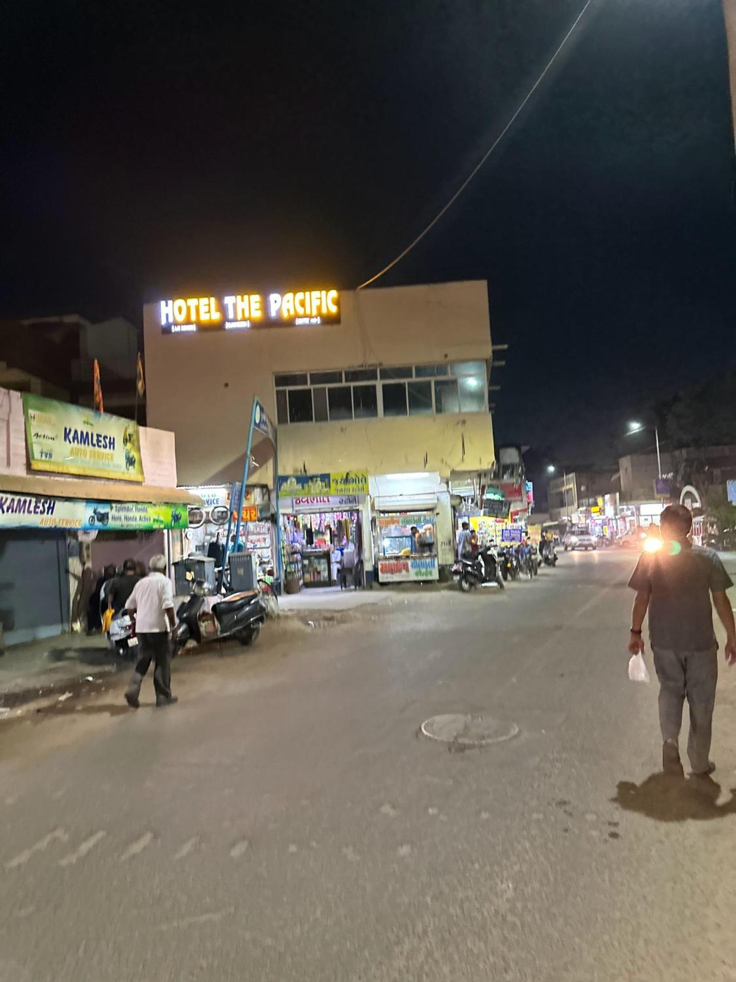 Hotel The Pacific Ahmedabad Airport Exterior foto
