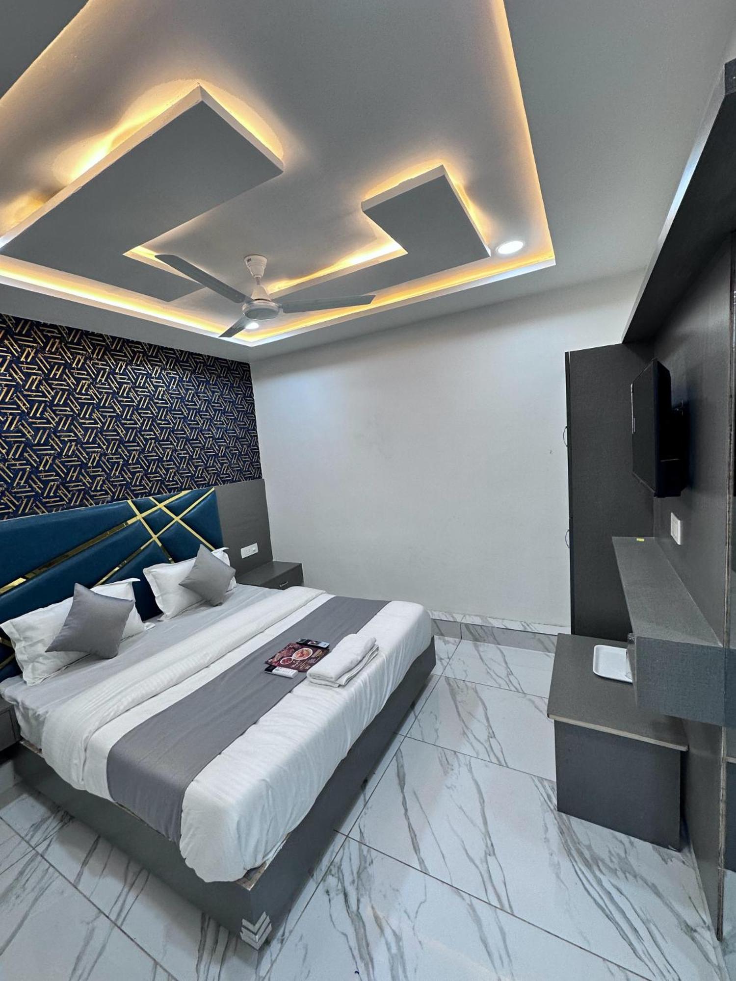 Hotel The Pacific Ahmedabad Airport Exterior foto
